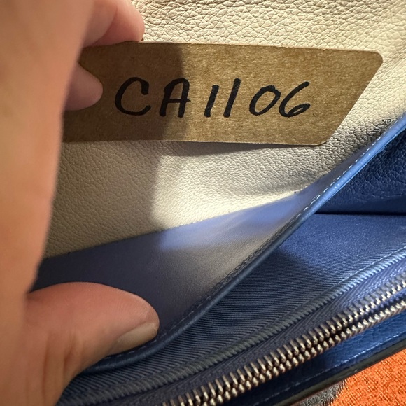 LOUIS VUITTON ❤️🌟CA1106 LOCKME LV HARDWARE WALLET⭐️ - Picture 9 of 10